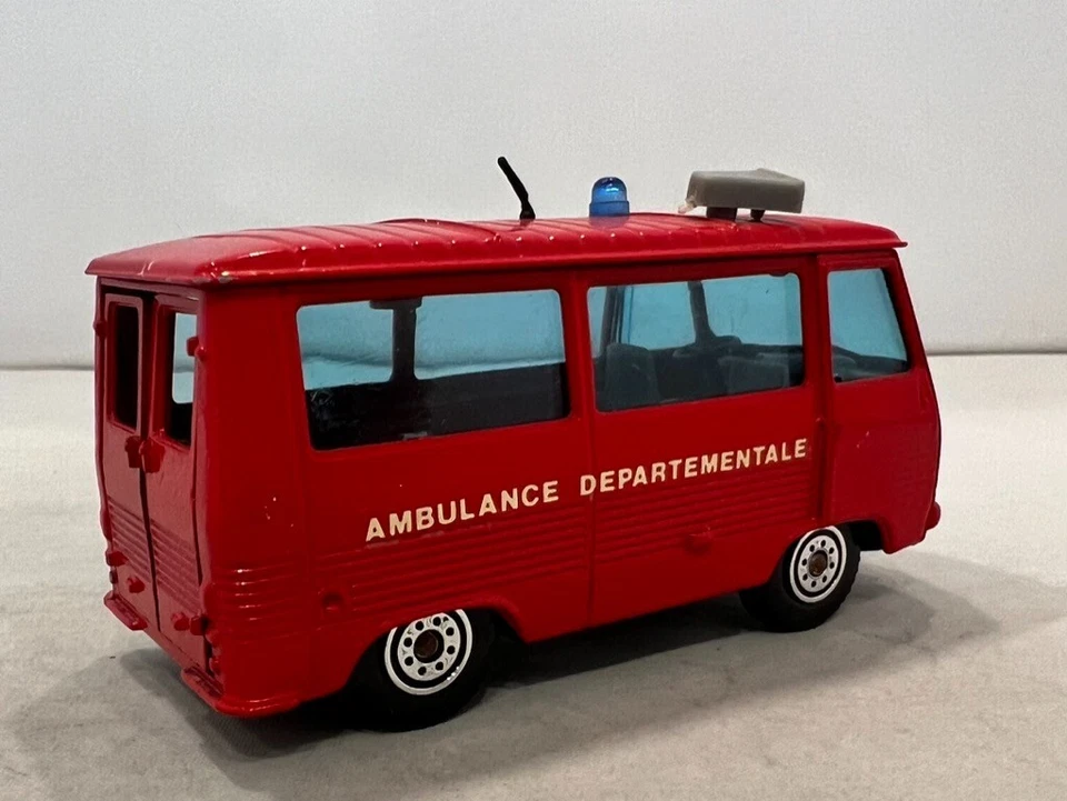 Solido 1970 Peugeot J7 Ambulância Departamental 1/50 Fabricada na França - Imagem 4 de 4
