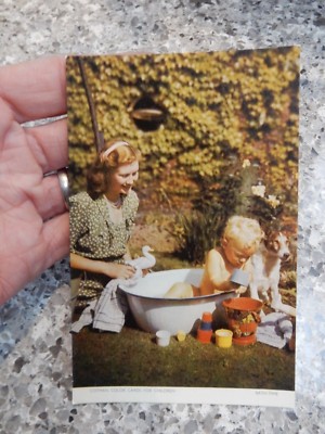 Kind & Mama Blech Bad Spaß Garten VINTAGE POSTKARTE KITSCH 50er Jahre zum Rahmen ? geschenk 