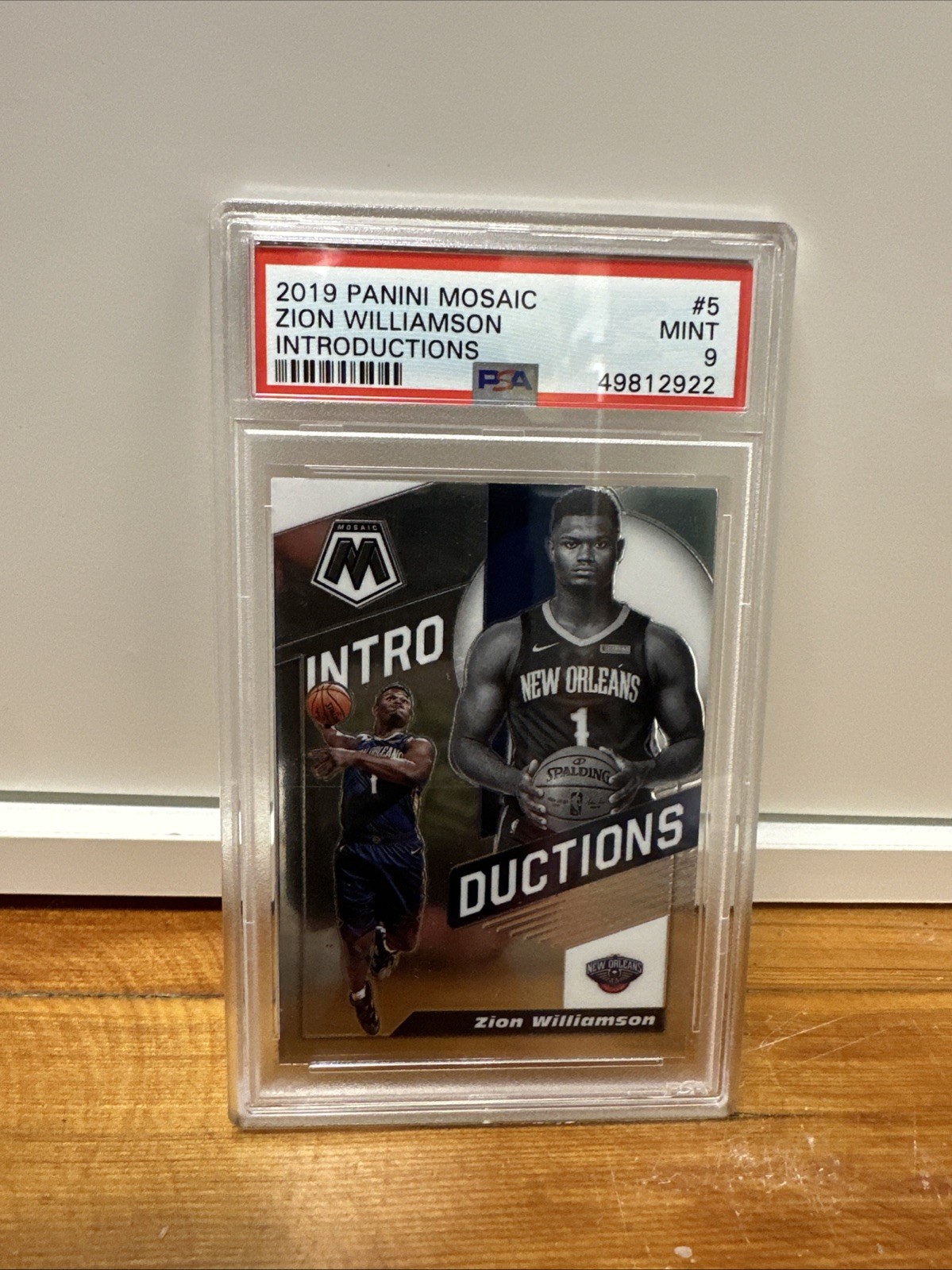 2019-20 Panini Mosaic - Introductions Zion Williamson #5 (RC) PSA 9