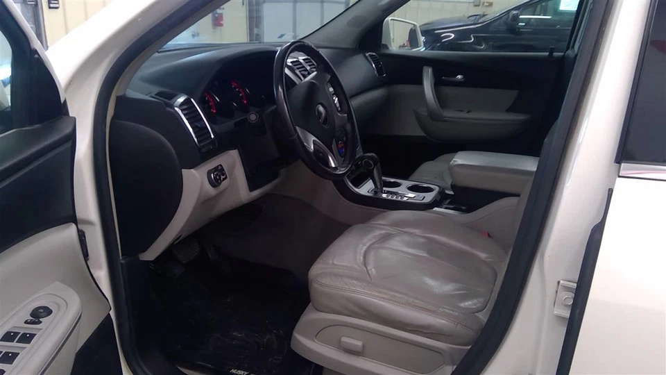 Used Front Bumper Assembly Front fits: 2009 Gmc Acadia Front Grade B - Изображение 2 из 4