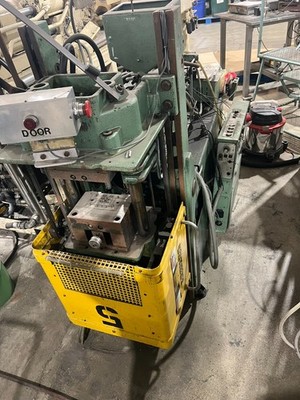 Arburg Allrounder 220U/150 Injection Molding Machine   40 Ton   As-Is (1978)
