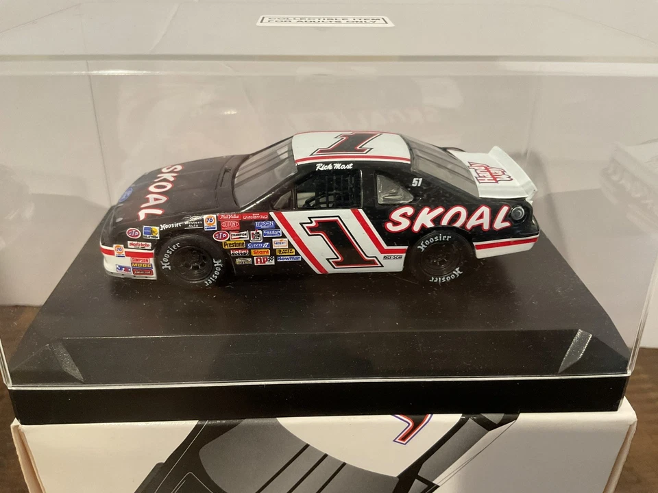 Quartzo 2017B RICK MAST #1 SKOAL CLASSIC Ford Thunderbird nuevo en C9 nuevo caja como nuevo Foto 3 de 4