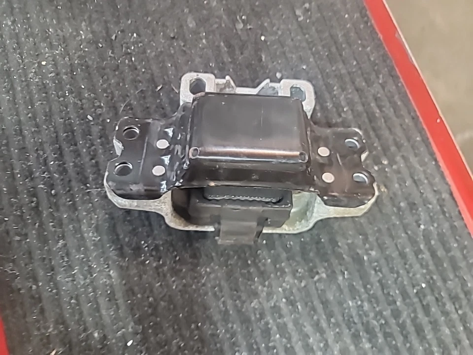 Soporte de soporte de montaje lateral izquierdo motor Volkswagen Jetta 2015 (##50) Foto 4 de 4