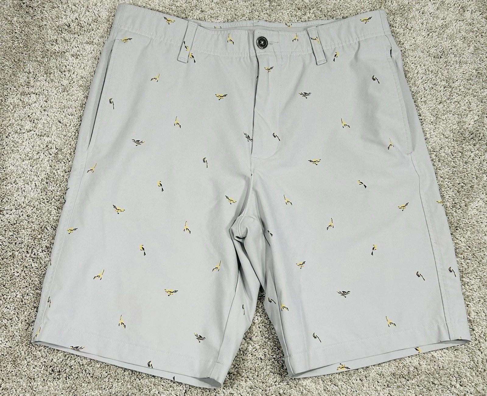 Under Armour UA Golf Mens 32 Gray AOP Bird Print Performance Stretch Golf Shorts