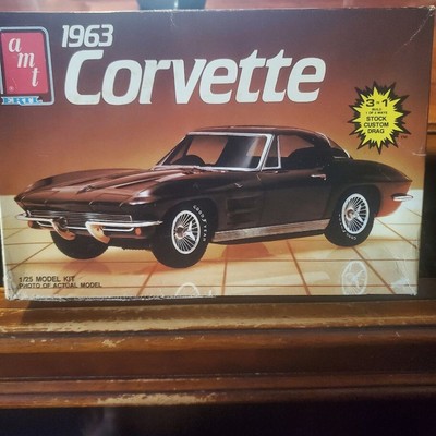 AMT 1963 Chevrolet Corvette Stingray Vintage 1989 1/25 Model Kit, 3 n 1 option