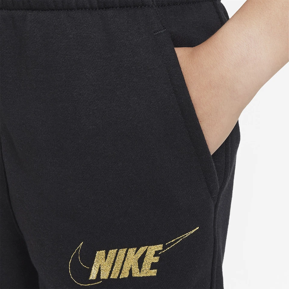 PANTALONI NIKE BAMBINA CLUB SHINE - FJ6162-010 col. nero/oro - Immagine 3 di 4