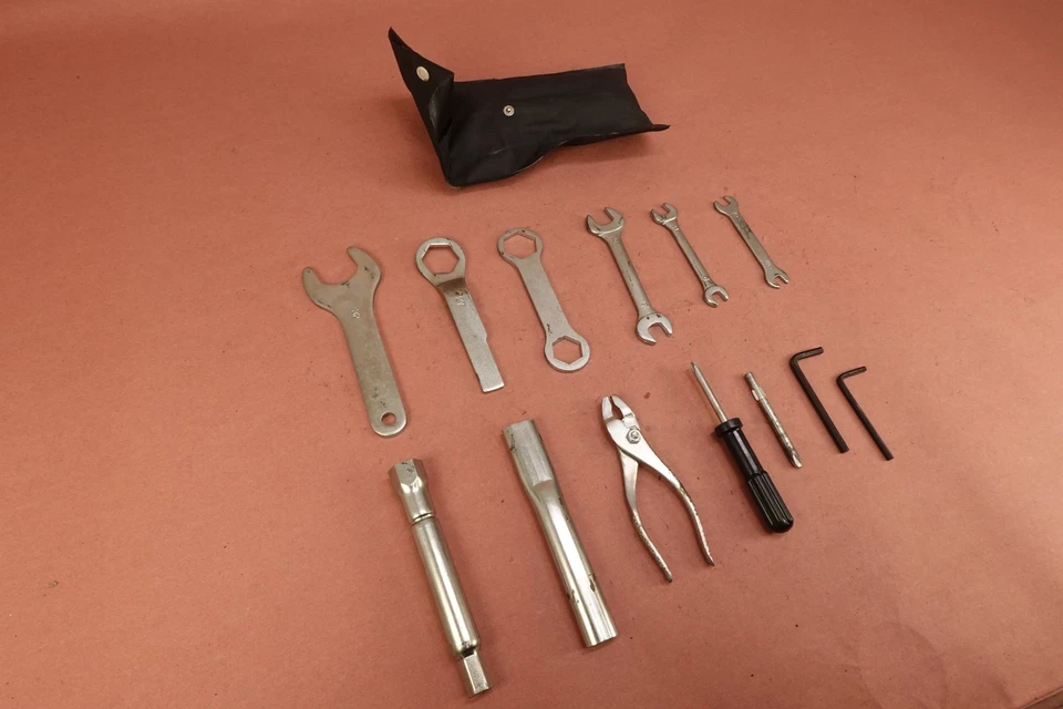 Juego de bolsa de herramientas Yamaha Road Star XV1700 2004-2007 Foto 3 de 4