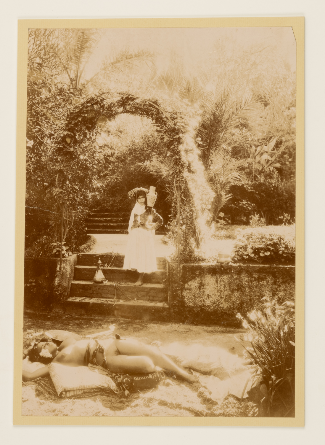 Alger, Mustapha palace hotel et jeunes filles nus Tirage citrate 29