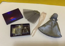 Complete Outfit Fashion SILVER SOIRÉE POPPY PARKER 2021 OBSESSION CONVENTION IT