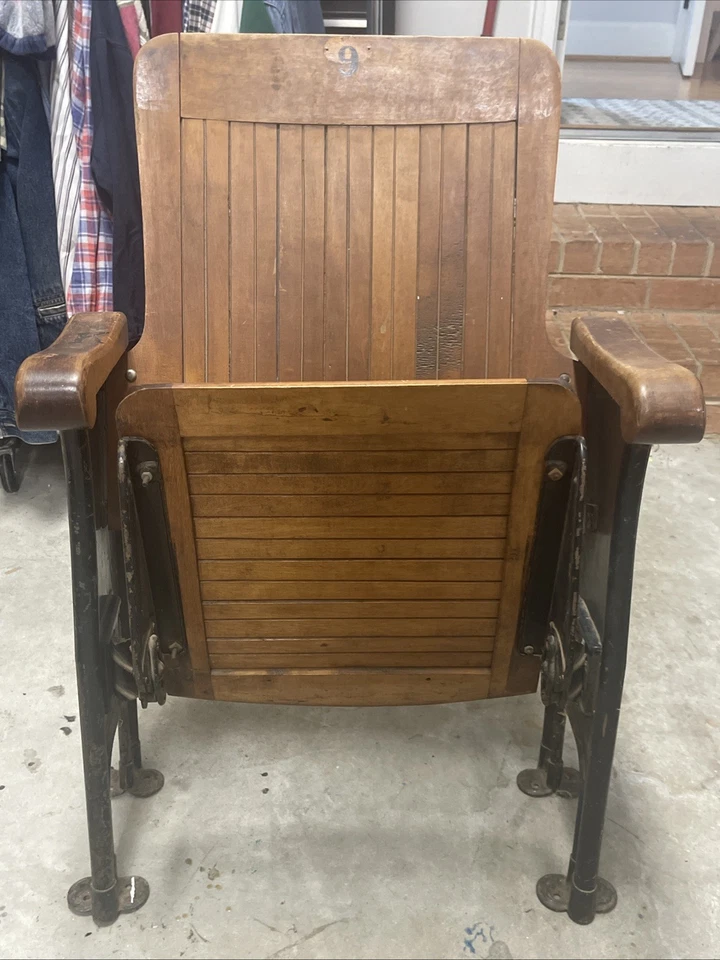 Silla de asiento antigua plegable de hierro fundido y madera para teatro auditorio Foto 3 de 4
