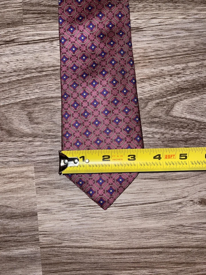 Corbata Mailliard's by Damon para hombre talla única rosa seda medallón geométrico hecha en EE. UU. Foto 2 de 4
