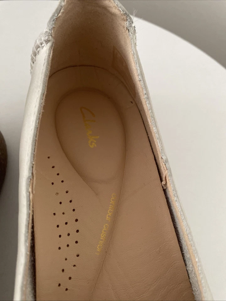 Clarks Damen Schuhe Gr. 38.5 Slipper Halbschuhe Leder Cremeweiß - Bild 4 von 4
