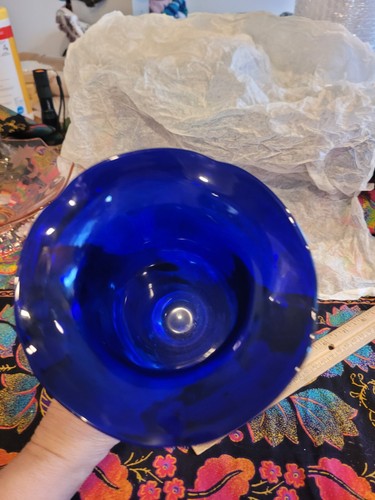Beautiful Cobalt Blue With Clear Bottom Fluted Art Glass Vase With Ruffled Edge - Picture 12 of 15