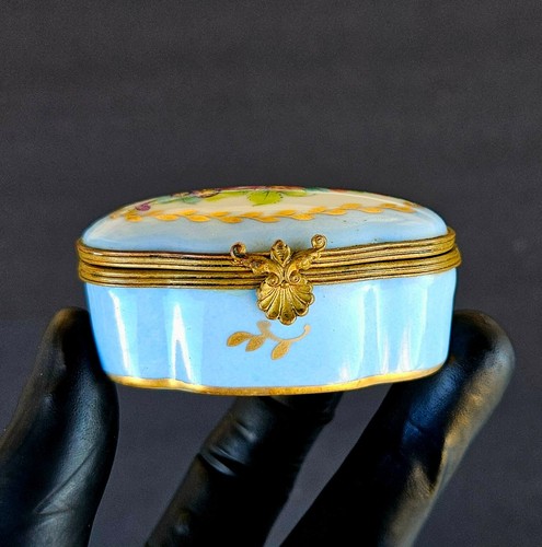 Antique 19thC French Limoges Hand Painted Snuff Box Signed - Picture 9 of 18