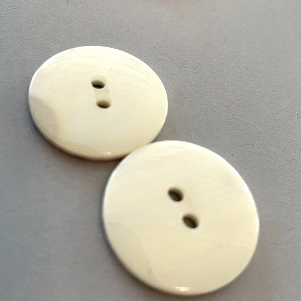 5pc Ivory Cream Flat 2 Hole Round Buttons 23mm Mother Of Pearl Shell - Image 3 of 4