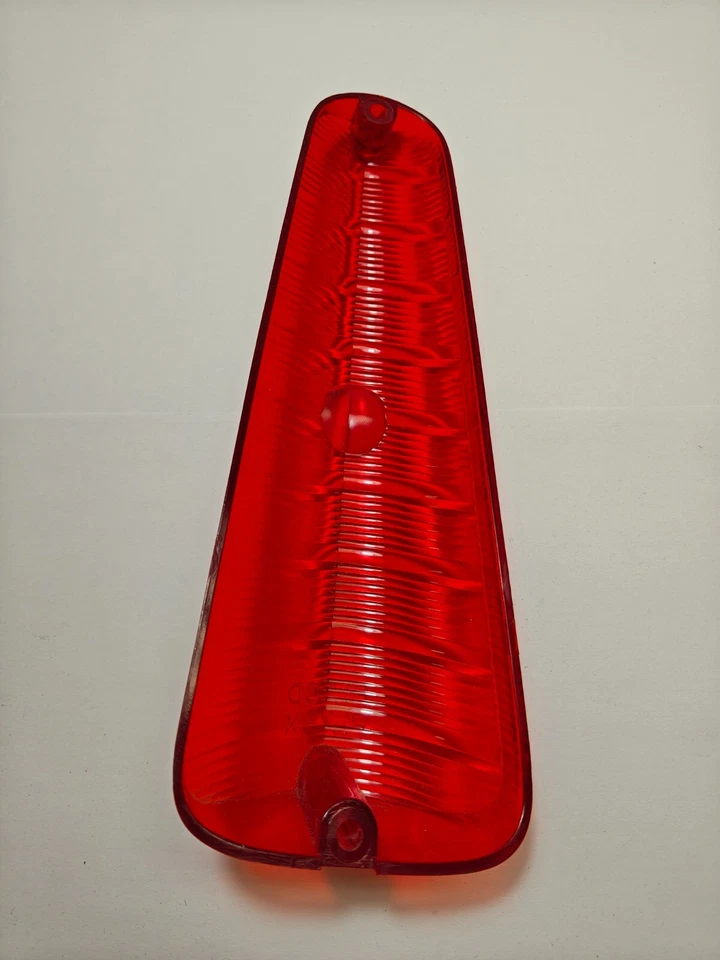Luz trasera derecha Plymouth Belvedere Fury Savoy 1960 lente roja 1960888 nuevo en stock Foto 2 de 4