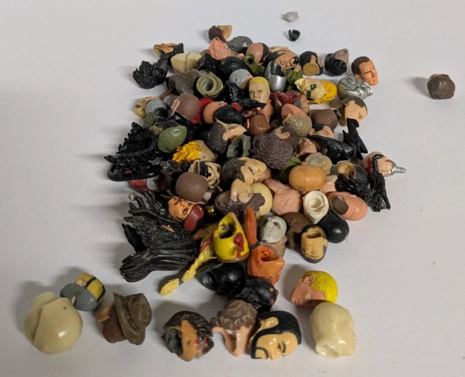 Figura de acción lote mixto de más de 100 cabezas, GI Joe, refundido, DC, Marvel y más Foto 2 de 4