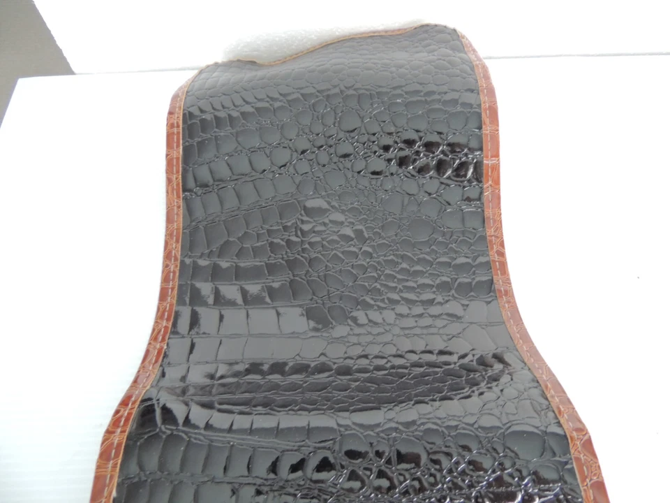 Vintage Samantha Brown Hanging Toiletry Bag  Brown Yellow Embossed Croc - Image 3 of 4