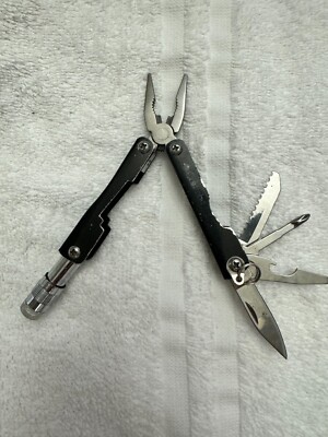 COLUMBIA LED Light 5 Blade Multi-Tool knife pliers saw opener