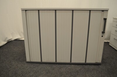 Sideboard 2OH, grau, 73x100cm, Lamellenschiebetür, verschließbar, gebrauchte Bür
