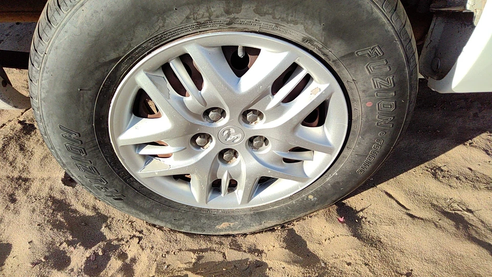 Крышка ступицы колеса 15 дюймов 2001-2005 Grand Caravan оригинальная 15 спиц 4766971aa - Изображение 3 из 4