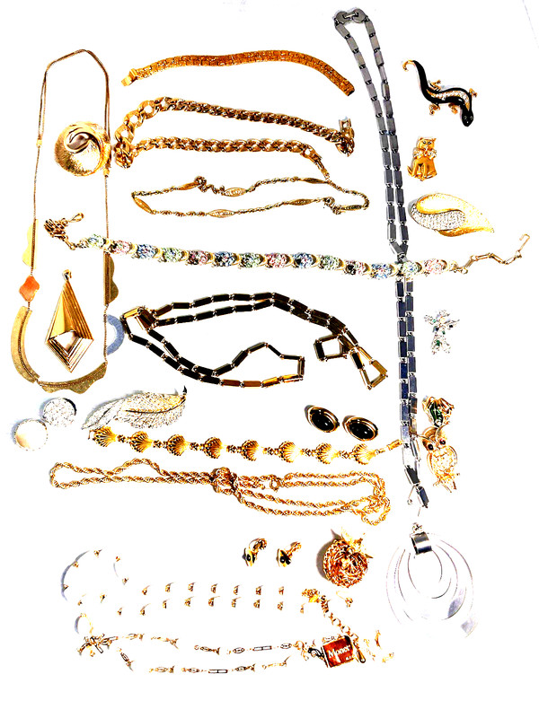 Vintage Costume Jewelry Lot signed  Trifari Monet Sarah Cov Avon 25 Pieces