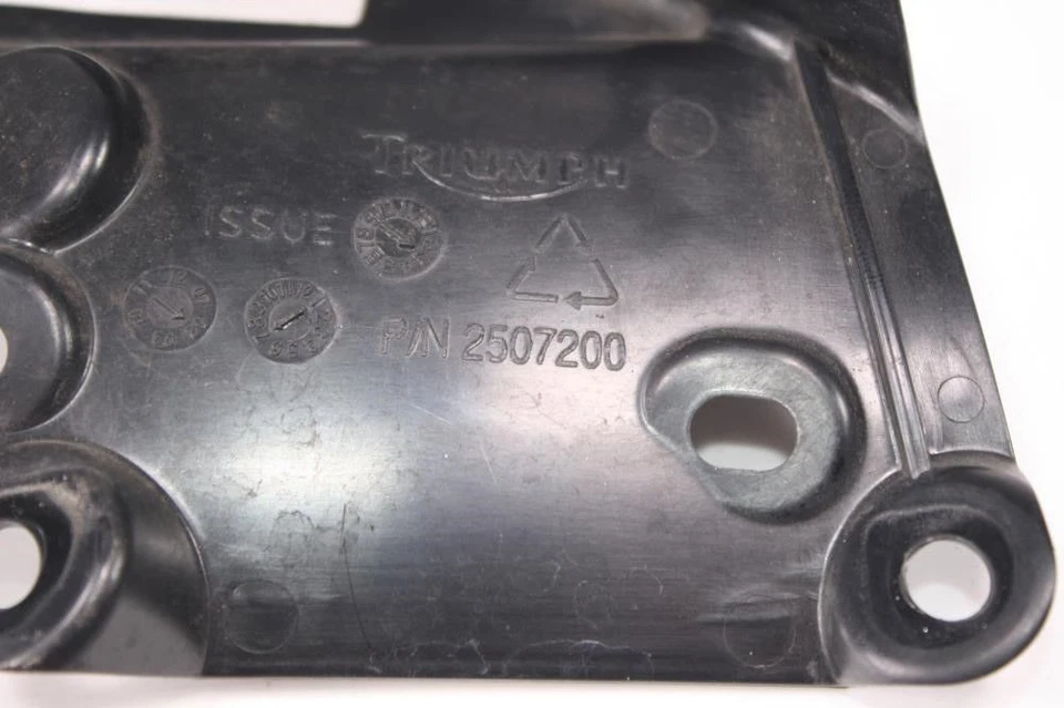 Тройной правый обтекатель 09 Triumph 675 Street 2507200 - Изображение 4 из 4