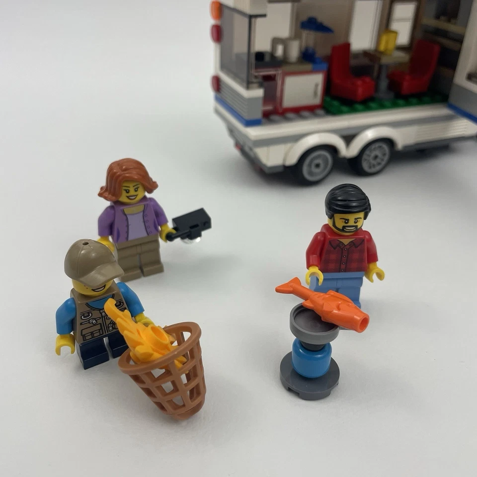 LEGO CITY: Pickup & Caravan (60182) Complete with Minfigs & Manual - Image 3 of 4