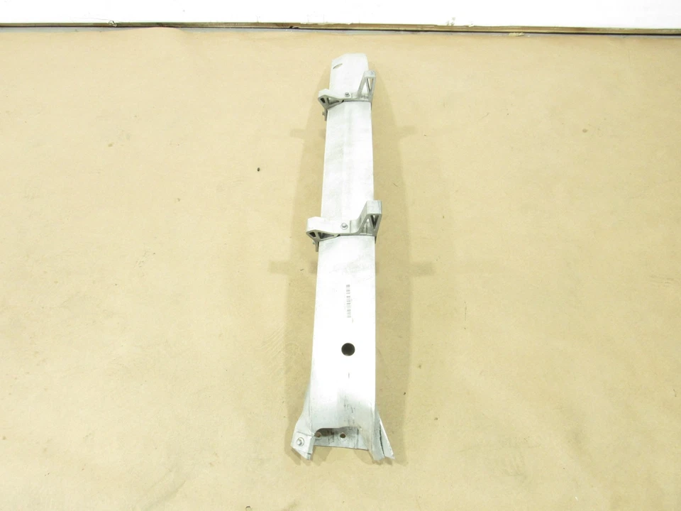 Barra de impacto de refuerzo de parachoques trasero Aston Martin Vanquish 2014 14-18; $9 Foto 4 de 4