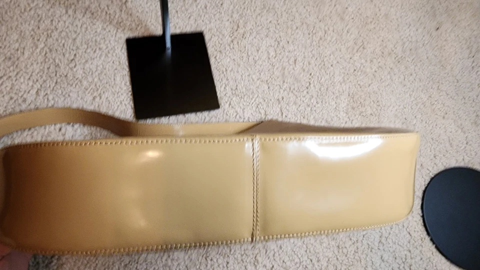 Bolso de mano Salvatore Ferragamo de cuero con cierre Gancini. Excelente Estado Foto 3 de 4