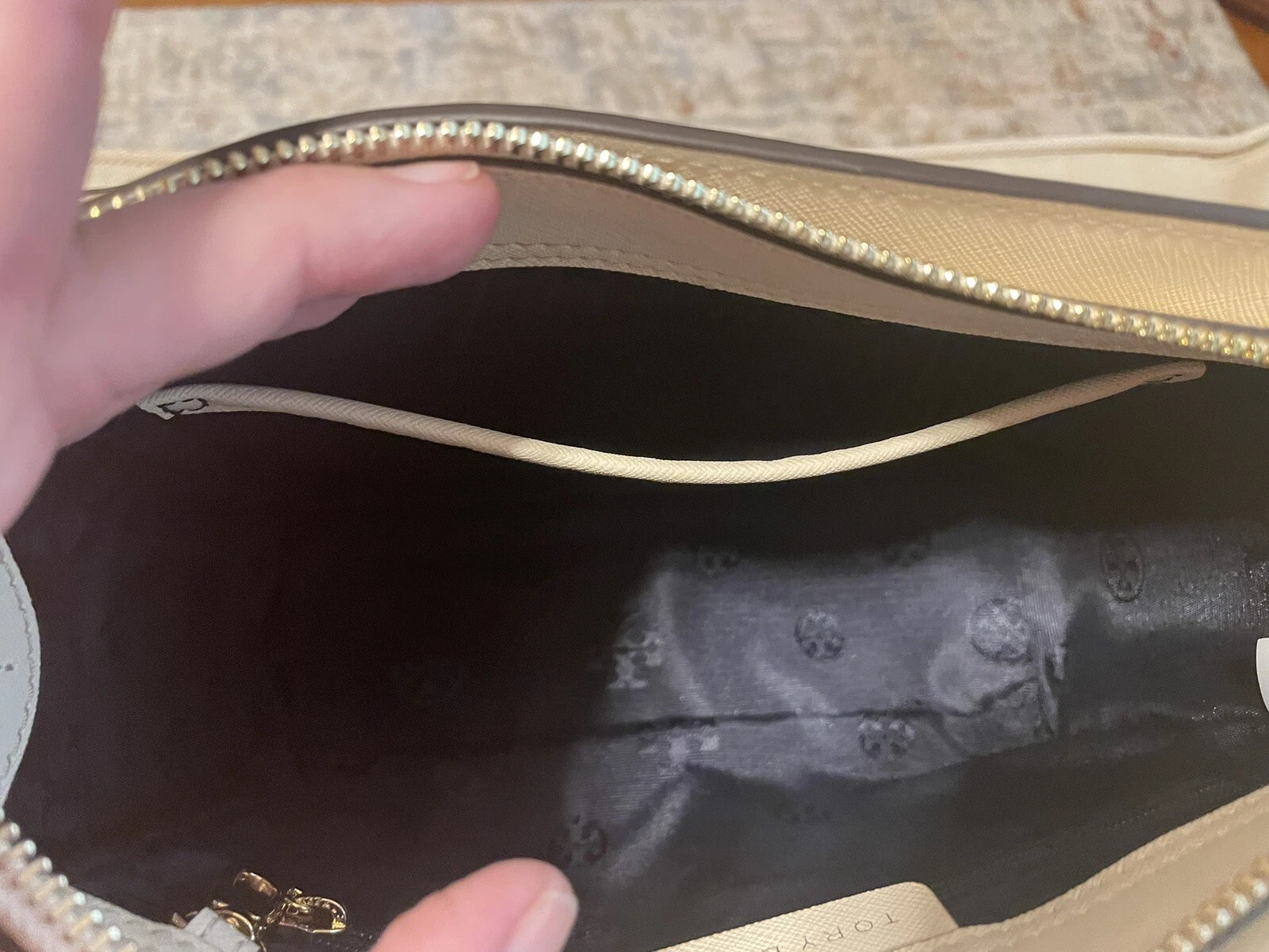 Tote a tracolla nuova con etichette Tory Burch Emerson stampata mini top con cerniera saffiano in pelle