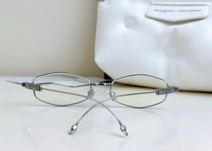 Gentle Monster Maison Margiela MM218 02 Sunglasses Silver/Clear