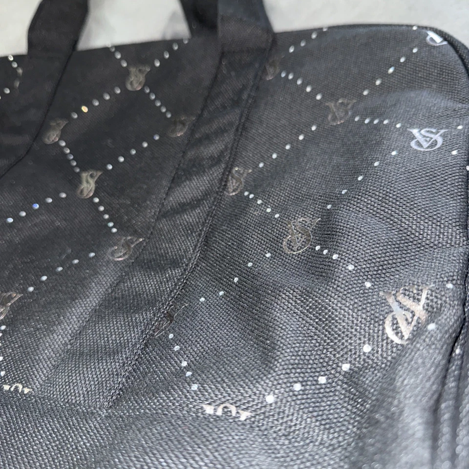 NUEVO CON ETIQUETAS Victoria's Secret VS Logo Grande Fin de semana Negro Acolchado Bolso de Lona con Cremallera Foto 3 de 4