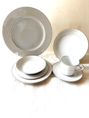 VINTAGE CARLTON JAPAN DORSET CHINA, COMP. SERV/12,  WHITE w/GOLD TRIM & FLOWERS