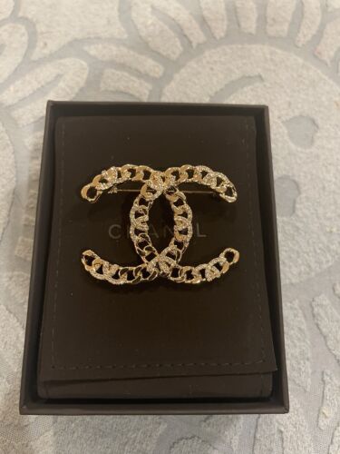CHANEL Authentic Classic All Crystal CC Logo Brooch Pin Gold Tone with Box - Picture 1 of 12