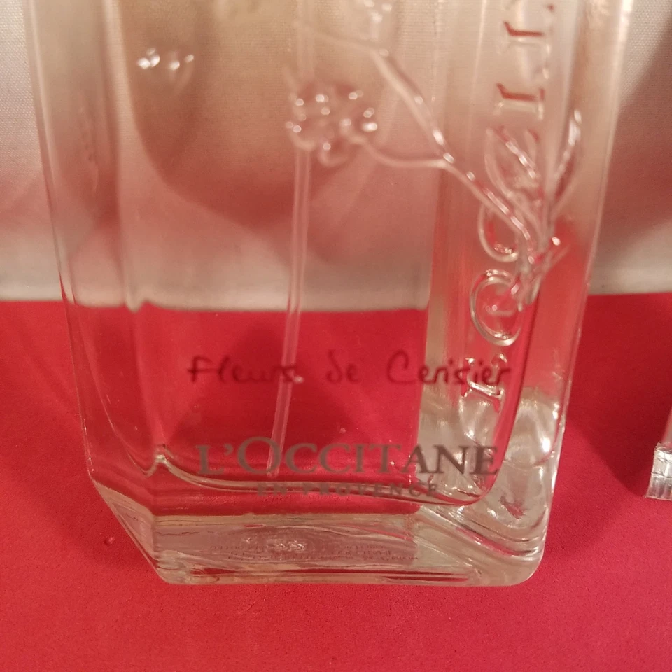 Novo L' OCCITANE Fleurs De Cerisier 2,5 oz Eau De Toilette Spr. + 1 oz Foot Cr. - Imagem 2 de 4