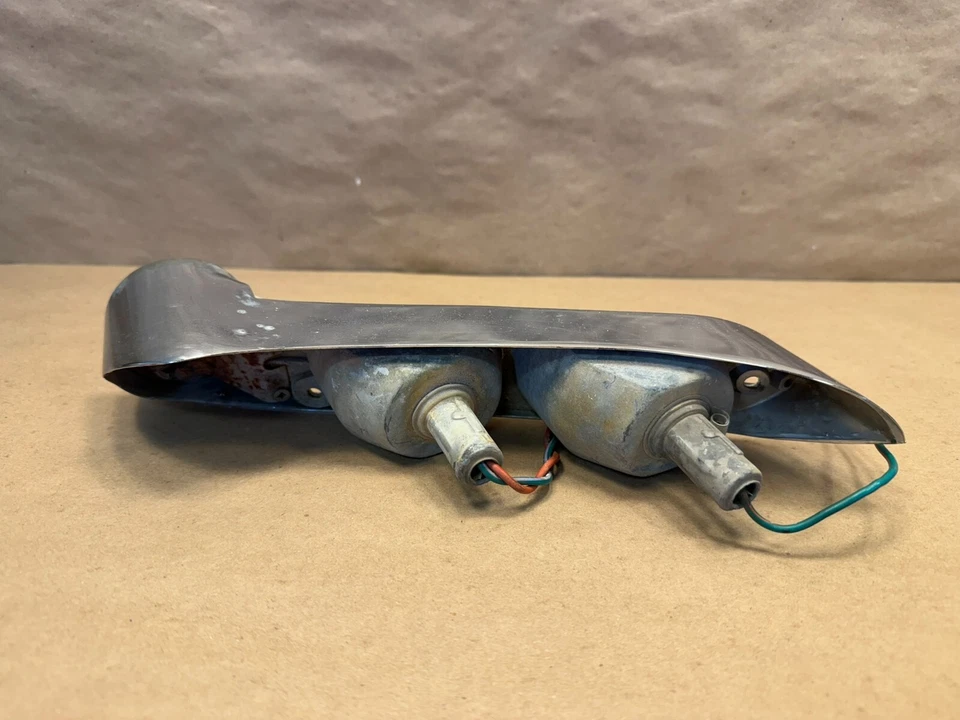 Lámpara trasera izquierda Jaguar XKE E-Type S1 OTS Lucas L651 OEM C16087 Foto 3 de 4