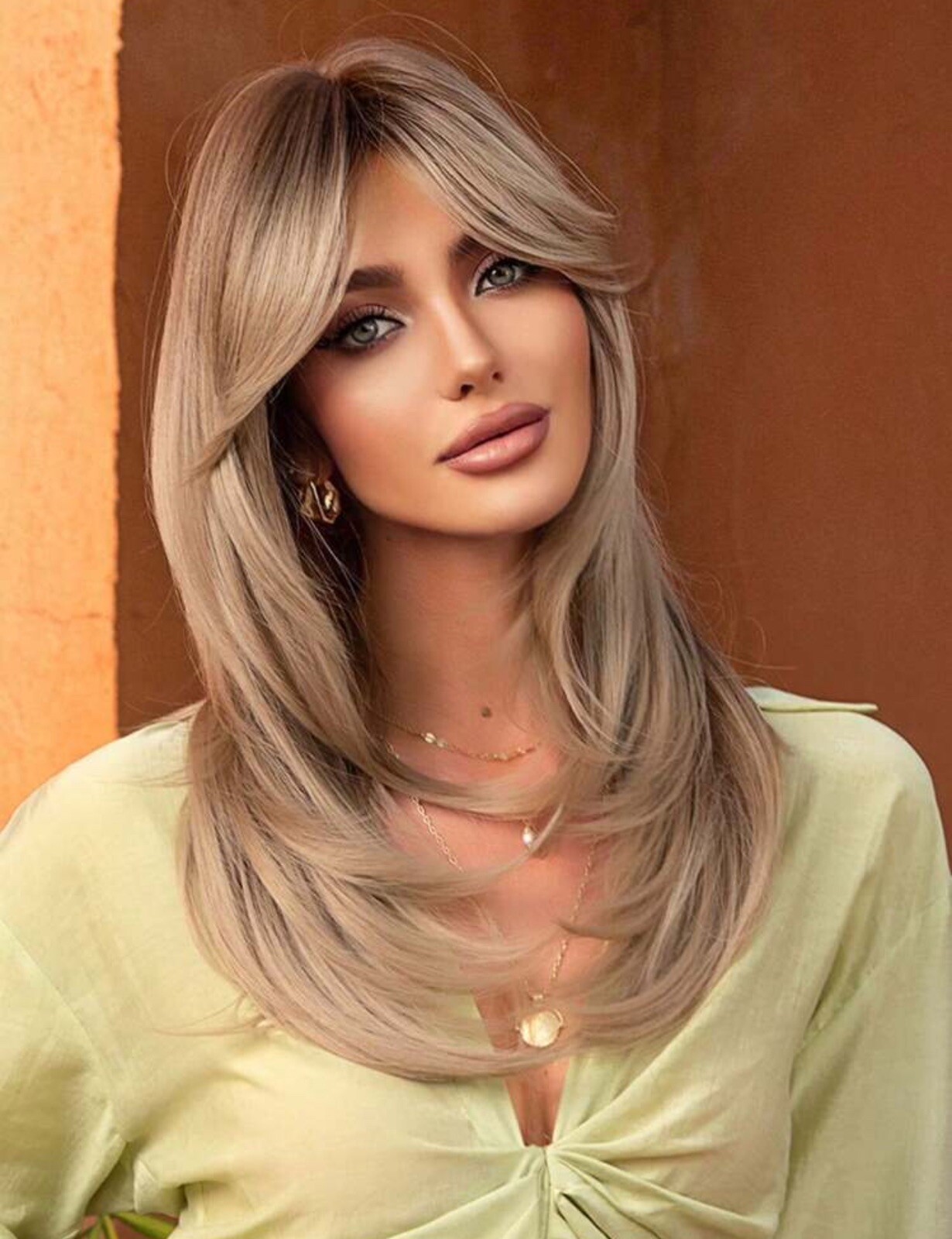 Perruque synthétique longue blond foncé wig à frange droite lisse