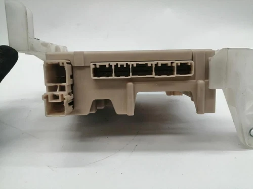 827300H030A Porta Fusibili per TOYOTA AYGO (B4) X-Sky 2017 960294 - Foto 4 di 10