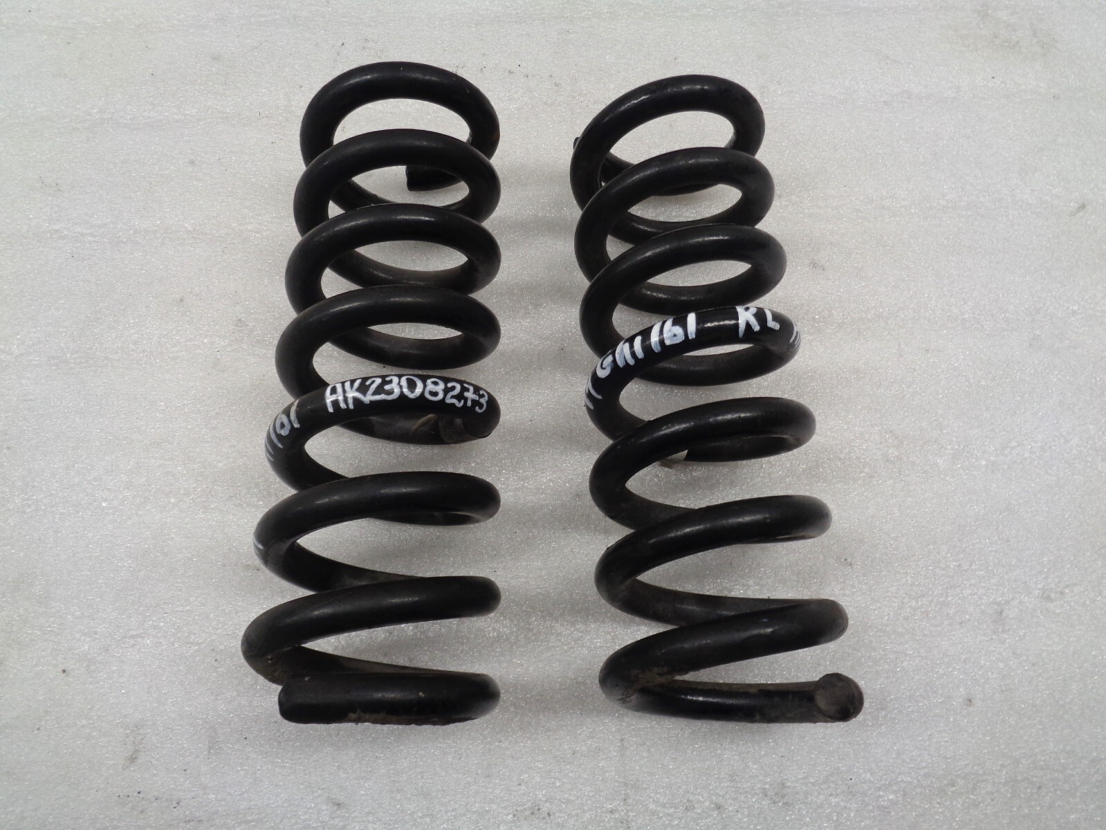 14-17 Maserati Ghibli Rear Left & Right Suspension Coil Spring Set OEM AK2308273