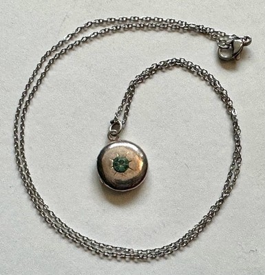 LOCKET ROUND SILVER TONE METAL W BLUE CRYSTAL PENDANT 5/8 OF 1'' NECKLACE 18''