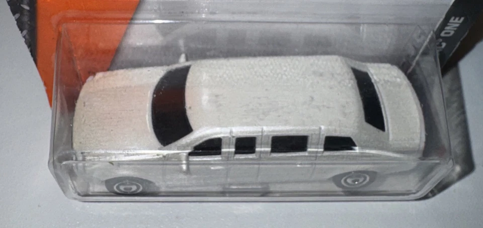 Matchbox 2015 Cadillac One White Stretch Limousine New In Package 1:64 Diecast - Image 3 of 4