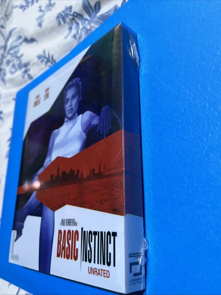 Basic Instinct (4K UHD + Blu-ray + Digital) Lionsgate Limited Steelbook - Image 2 of 4