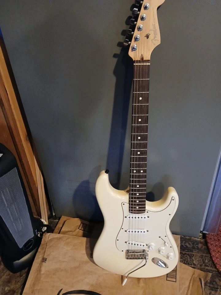 Fender USA American Stratocaster 2006 Rosewood Fretboard TSA 002 Hardshell Case - Image 3 of 4