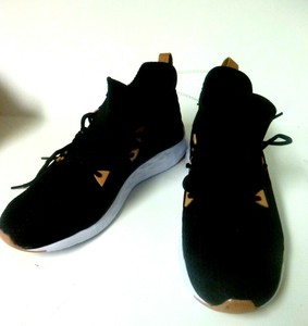 womens black tennis shoes with white soles