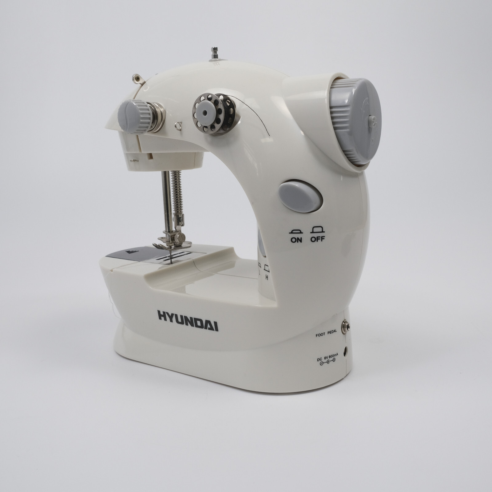 Hyundai Mini Sewing Machine FHSM202 Light Weight Battery Operated
