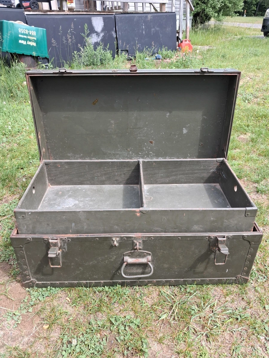 Vintage Foot Locker In Original Ww Ii Us Field Gear & Equipment