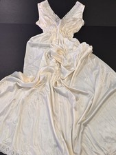 VTG Miss Elaine Full Sweep Ivory Nightgown Feminine Romantic Petite Sm/Xs USA