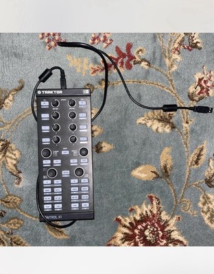 Native Instruments TRAKTOR KONTROL X1 DJ Controller 