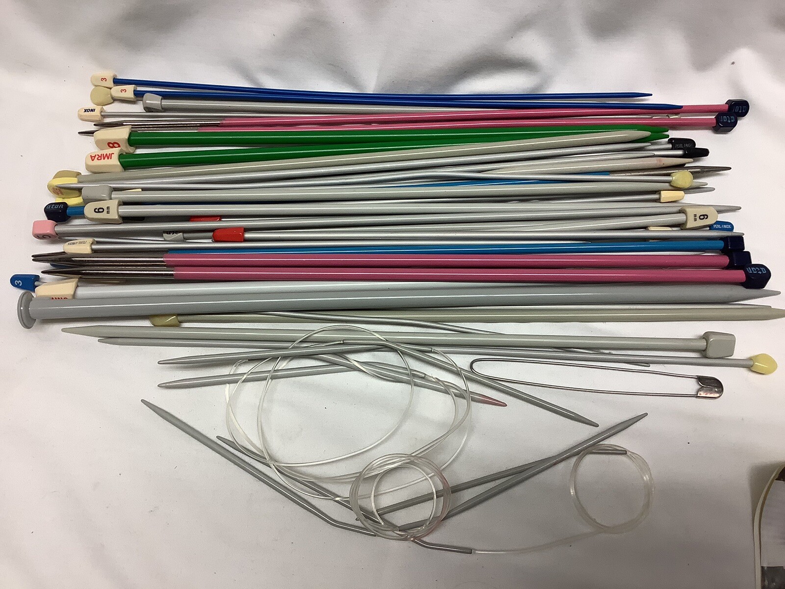 JOBLOT VARIOUS SIZES KNITTING NEEDLES FOR HANDCRAFT WOOLS WITH PATTERN